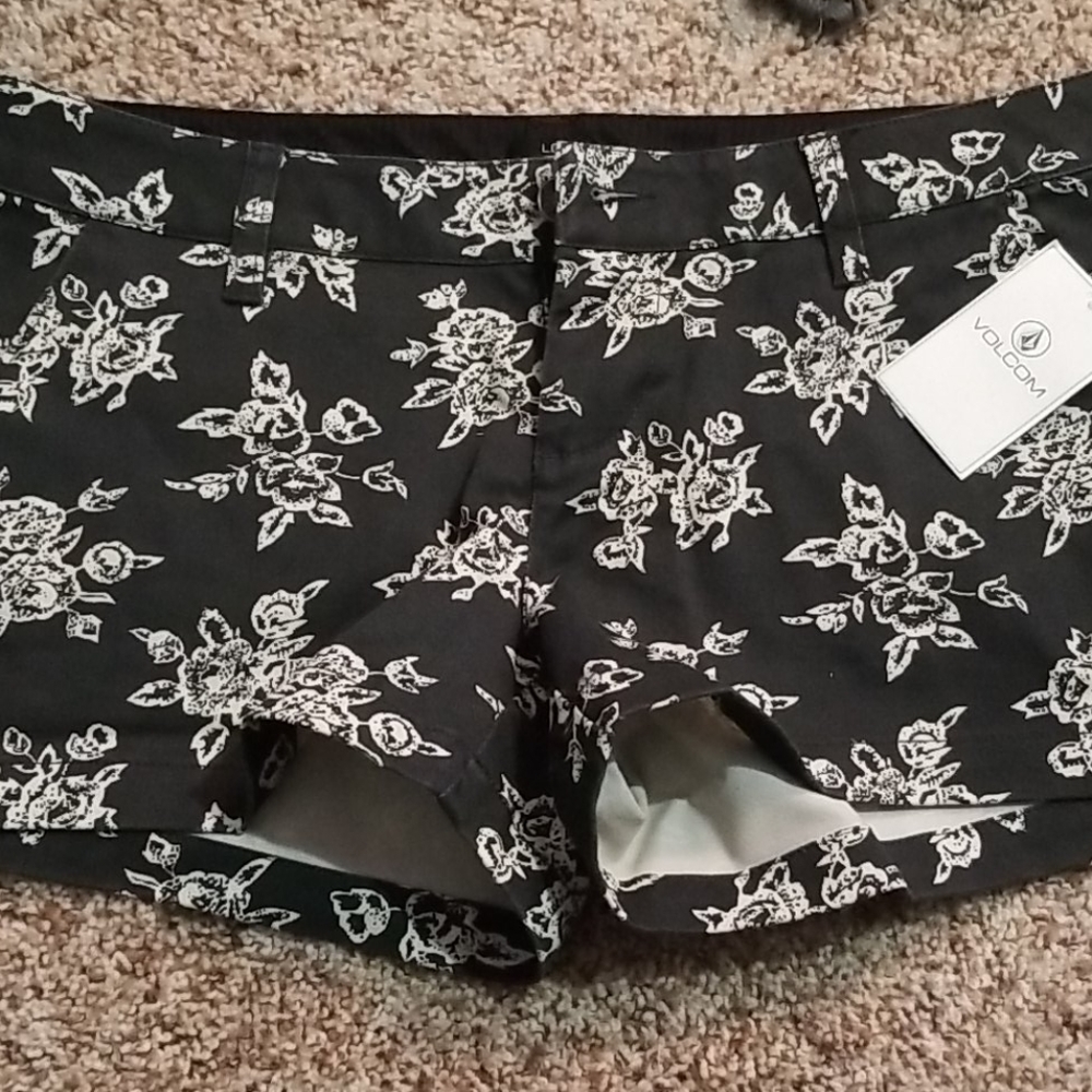 Volcom shorts